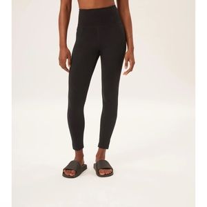 Girlfriend Collective Compressive High Rise 7/8 Legging in Black Size Large